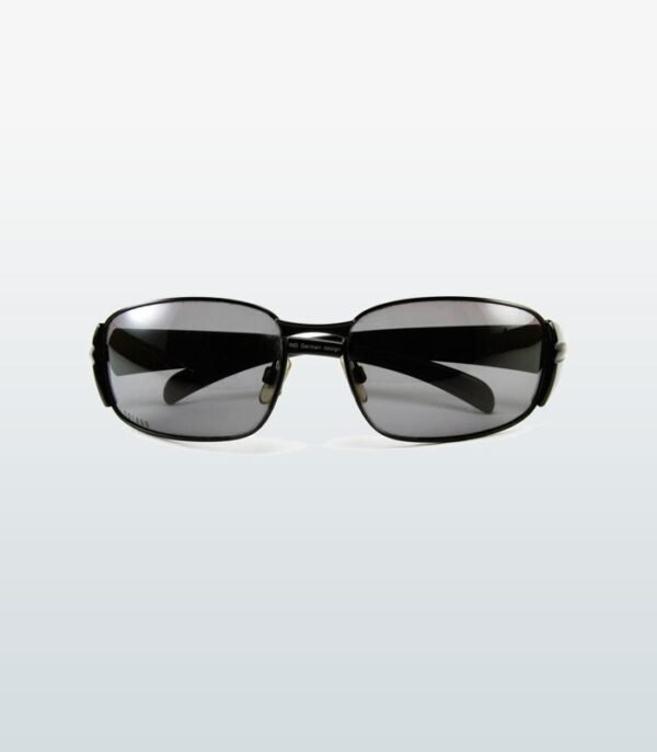 Carrera-man-woman-glass